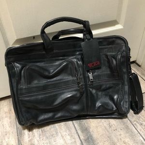 TUMI leather black laptop messenger bag 904d3